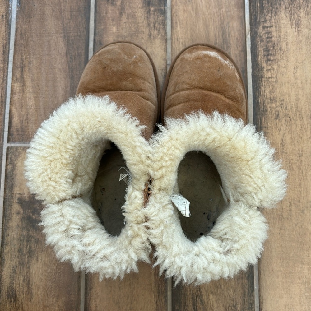 Tan Uggs